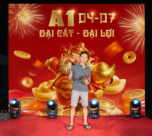 Thiết kế phông nền backdrop sự kiện tất niên cuối năm màu đỏ